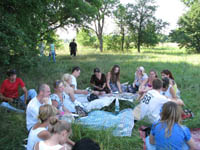 Молоді полтавські письменники читають свої твори. Кованьківка, літо 2011