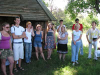 Молоді літератори та громадські діячі спілкувалися і навчалися на семінарі. Кованьківка, літо 2011.